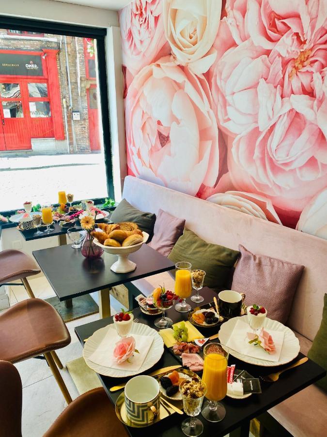 The Flower Couette-café
